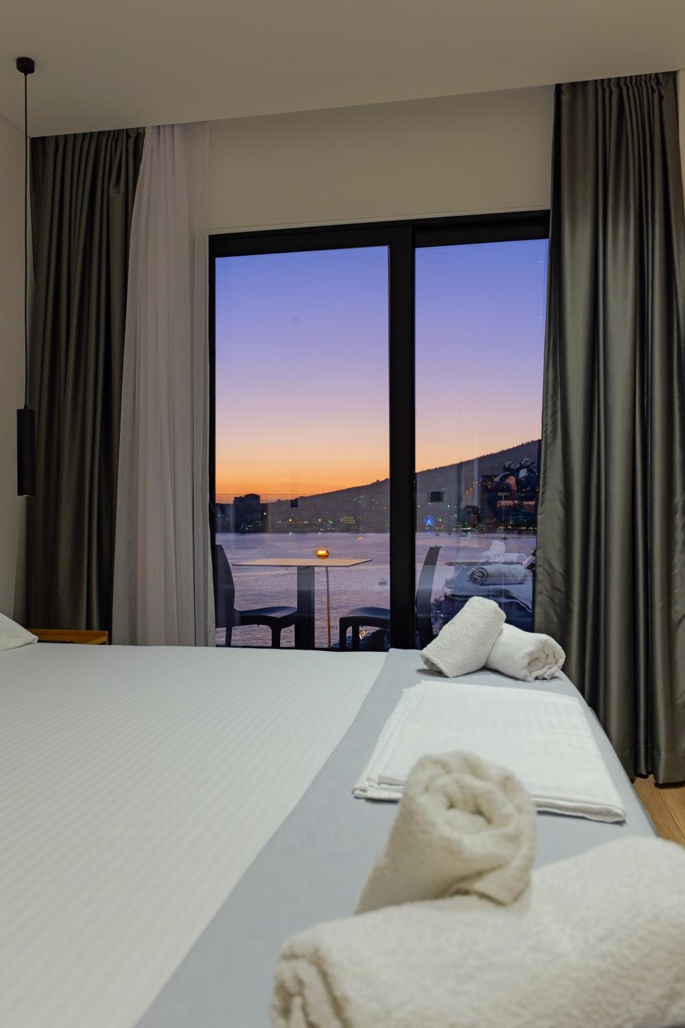 Vola Hotel