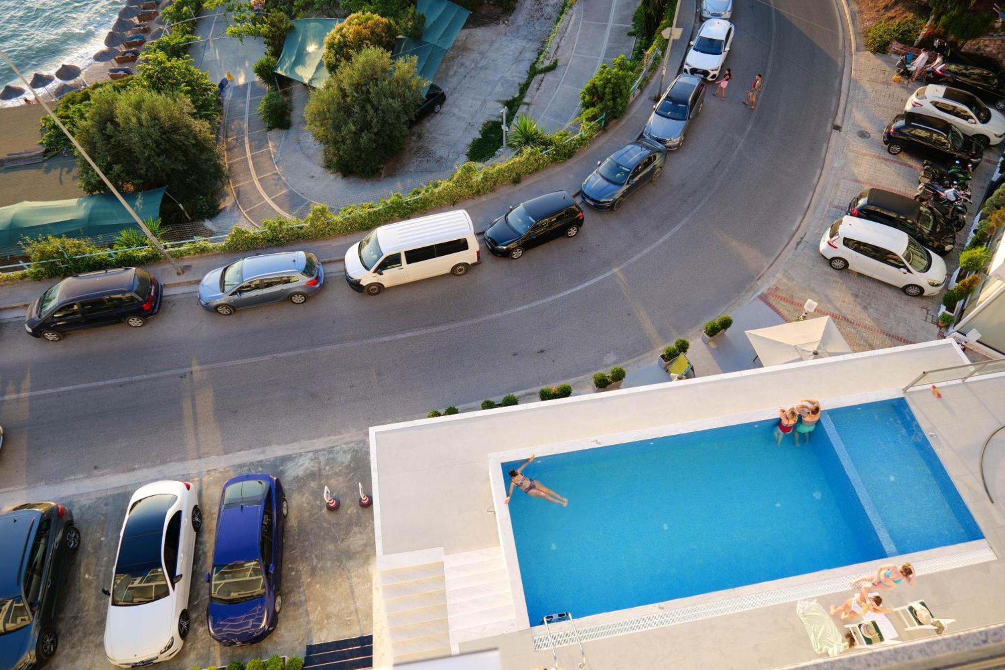 Vola Hotell 4*